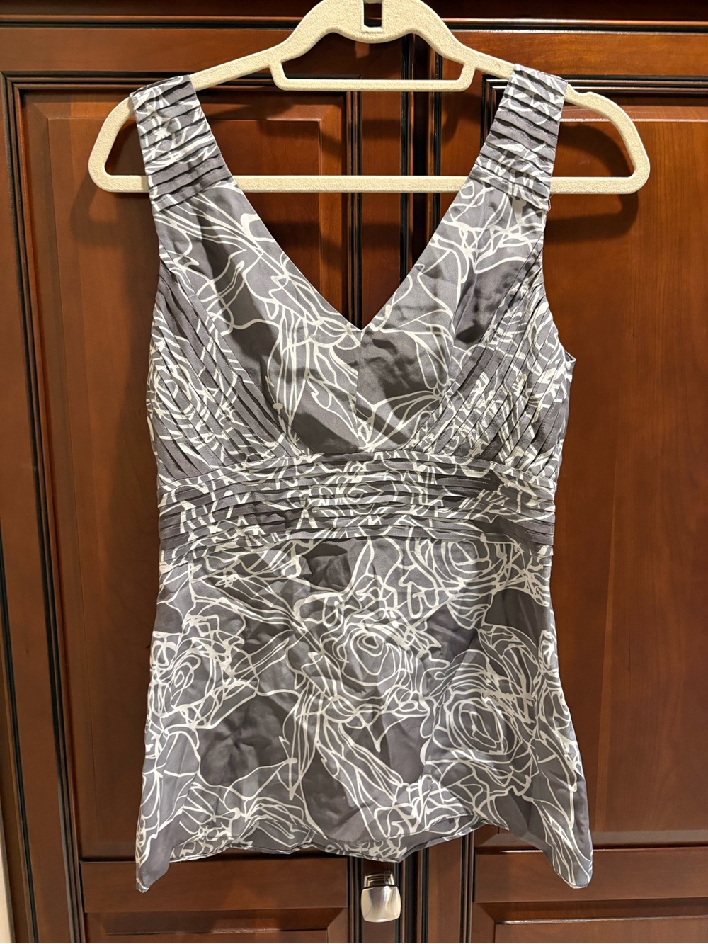 Banana Republic Silk Floral Pleated Blouse Top In Gray And White - 4